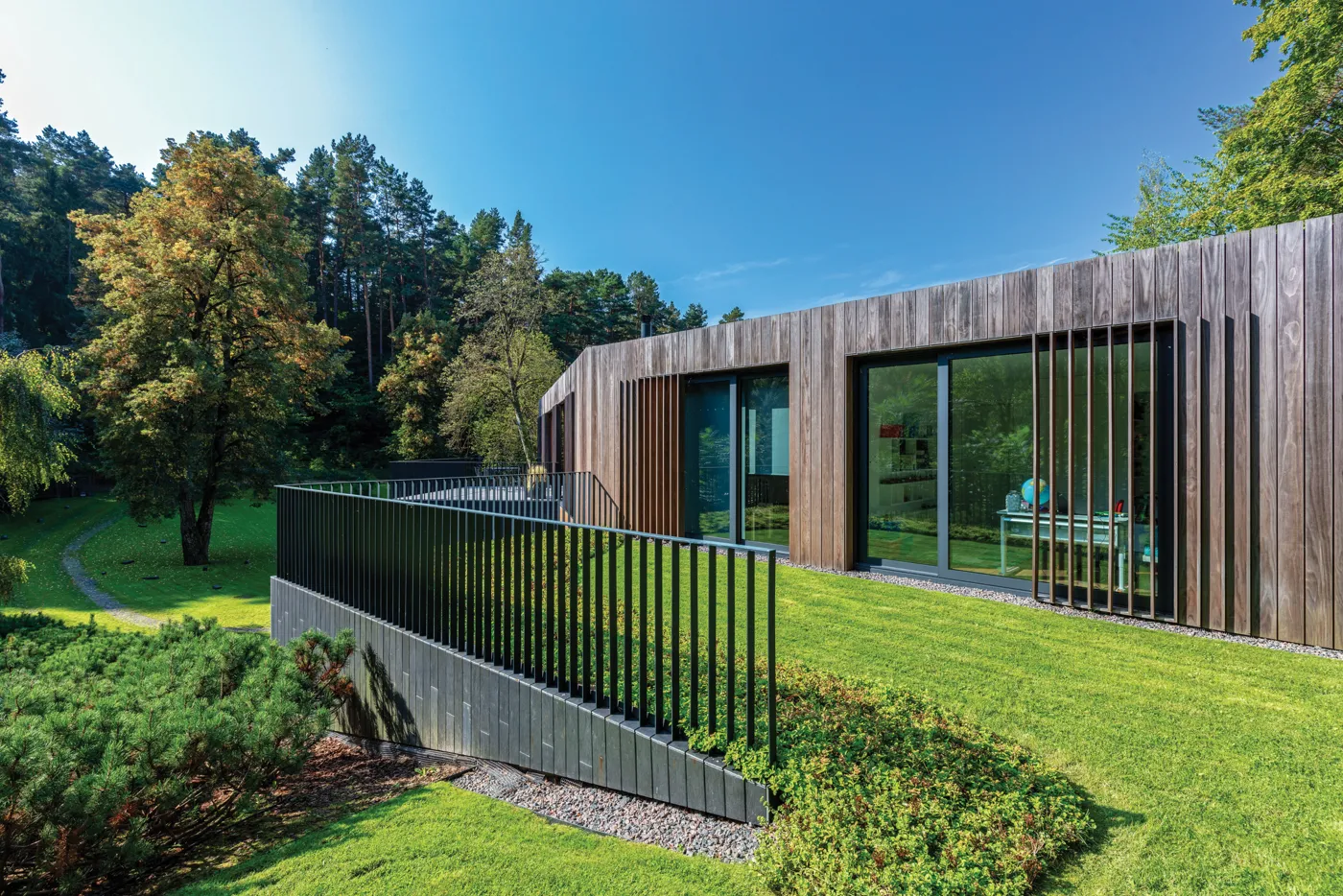 Aluminiowe systemy okienne i drzwiowe w architekturze